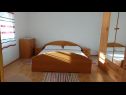 Apartmaji Jase - 30 m from beach : SA1-crvena kuhinja(2), A2(4), SA3(2+1), SA4-bijela kuhinja(2) Lukovo Šugarje - Riviera Senj  - Apartma - A2(4): spalnica