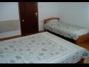 Apartmaji in sobe Vjenceslava - with parking : A1(4+2), A2(3+2), A3(2+1), A4(2+1), R5(2) Senj - Riviera Senj  - Apartma - A1(4+2): spalnica