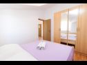 Apartmaji Vik - 250 m from beach A1(4), A2(3), A3(2), SA4(2) Brodarica - Riviera Šibenik  - Apartma - A2(3): spalnica