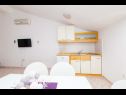 Apartmaji Vik - 250 m from beach A1(4), A2(3), A3(2), SA4(2) Brodarica - Riviera Šibenik  - Apartma - A2(3): kuhinja in jedilnica