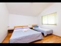 Apartmaji Vik - 250 m from beach A1(4), A2(3), A3(2), SA4(2) Brodarica - Riviera Šibenik  - Apartma - A2(3): spalnica