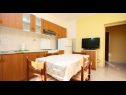 Apartmaji Per - comfortable  family apartments A1(2+2), A2(4+1), A3(2+2) Grebaštica - Riviera Šibenik  - Apartma - A1(2+2): kuhinja in jedilnica