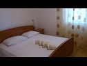 Apartmaji Dia - 200 m from beach: A1 donji (6), A2 gornji(4+2) Primošten - Riviera Šibenik  - Apartma - A1 donji (6): spalnica