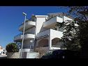 Apartmaji Šara - free parking SA1(2), A2(2) Primošten - Riviera Šibenik  - hiša