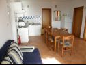 Apartmaji Dia - 200 m from beach: A1 donji (6), A2 gornji(4+2) Primošten - Riviera Šibenik  - Apartma - A2 gornji(4+2): dnevna soba