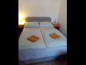 Apartmaji Marija  - 40 m from beach: A1-Plavi (2+1), A2-Crveni (2+1) Rogoznica - Riviera Šibenik  - Apartma - A1-Plavi (2+1): spalnica