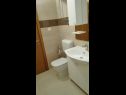 Apartmaji Damir A1(2+2) Šibenik - Riviera Šibenik  - Apartma - A1(2+2): kopalnica s straniščem