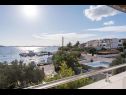 Apartmaji Ante - 10 m from sea: A1(6) Srima - Riviera Šibenik  - pogled z balkona (hiša in okolica)