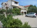Apartmaji Desy - free parking & BBQ: SA1(2+2), SA2(2+2), A3(4+2) Srima - Riviera Šibenik  - hiša