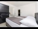 Apartmaji Ivan M - 20m to the beach: A1(4+1), A2(4+2), A3(4+2) Srima - Riviera Šibenik  - Apartma - A2(4+2): spalnica