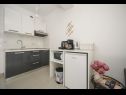 Apartmaji Slava - cosy apartments for 2 person: A5 - crni (2), A4 - zeleni (2) Vodice - Riviera Šibenik  - Apartma - A5 - crni (2): kuhinja