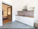 Apartmaji Kate - 200 m from beach: A1(2), A2(4+1), SA3(2), A4(6+1) Vodice - Riviera Šibenik  - Apartma - A1(2): kuhinja