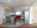 Apartmaji Kate - 200 m from beach: A1(2), A2(4+1), SA3(2), A4(6+1) Vodice - Riviera Šibenik  - Apartma - A4(6+1): kuhinja