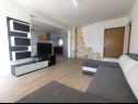 Apartmaji Kate - 200 m from beach: A1(2), A2(4+1), SA3(2), A4(6+1) Vodice - Riviera Šibenik  - Apartma - A4(6+1): dnevna soba