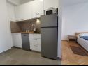 Apartmaji Kati - 150 m from beach: A2(4), A4(2), SA3(2), SA5(2), SA6(2) Vodice - Riviera Šibenik  - Studio apartma - SA6(2): kuhinja