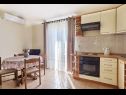 Apartmaji Lasan - 150 m from sea: A1(4), A2(4) Vodice - Riviera Šibenik  - Apartma - A2(4): kuhinja in jedilnica