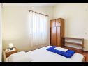 Apartmaji Lasan - 150 m from sea: A1(4), A2(4) Vodice - Riviera Šibenik  - Apartma - A1(4): spalnica