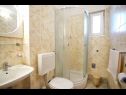Apartmaji Lasan - 150 m from sea: A1(4), A2(4) Vodice - Riviera Šibenik  - Apartma - A2(4): kopalnica s straniščem