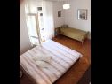 Apartmaji Slavica - free WiFi: A1(4), A2(3+1) Vodice - Riviera Šibenik  - Apartma - A2(3+1): spalnica