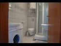 Apartmaji Daira - great location A1(2), A2(2), A3(4) Stomorska - Otok Šolta  - Apartma - A2(2): kopalnica s straniščem