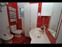 Apartmaji Ivica - parking: A1(4+2), A2(4+1) Kastel Gomilica - Riviera Split  - Apartma - A1(4+2): kopalnica s straniščem