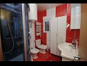 Apartmaji Ivica - parking: A1(4+2), A2(4+1) Kastel Gomilica - Riviera Split  - Apartma - A1(4+2): kopalnica s straniščem