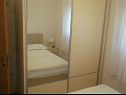 Apartmaji Ivica - parking: A1(4+2), A2(4+1) Kastel Gomilica - Riviera Split  - Apartma - A1(4+2): spalnica