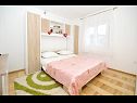 Apartmaji Ivica - parking: A1(4+2), A2(4+1) Kastel Gomilica - Riviera Split  - Apartma - A2(4+1): spalnica