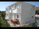 Apartmaji Ivica - parking: A1(4+2), A2(4+1) Kastel Gomilica - Riviera Split  - hiša