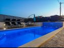 Apartmaji Zdene - private pool: A1(6+2), A2(6) Kaštel Lukšić - Riviera Split  - bazen
