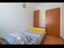 Apartmaji Danijela - 200 m from beach: Nina (3) Kaštel Štafilić - Riviera Split  - Apartma - Nina (3): spalnica