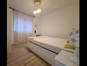 Apartmaji Ines - cosy with free parking: A1(4) Kastel Stari - Riviera Split  - Apartma - A1(4): spalnica