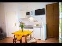 Apartmaji Robi - 50m from beach SA2(2+1), SA4(2+1), R1(2), R3(2) Podstrana - Riviera Split  - Studio apartma - SA2(2+1): kuhinja in jedilnica