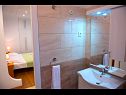 Apartmaji Robi - 50m from beach SA2(2+1), SA4(2+1), R1(2), R3(2) Podstrana - Riviera Split  - Studio apartma - SA4(2+1): kopalnica s straniščem
