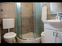 Apartmaji Robi - 50m from beach SA2(2+1), SA4(2+1), R1(2), R3(2) Podstrana - Riviera Split  - Soba - R3(2): kopalnica s straniščem