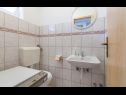 Apartmaji Vini- beautiful garden and terrase A4(4+2) Podstrana - Riviera Split  - Apartma - A4(4+2): kopalnica s straniščem