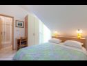 Apartmaji Vini- beautiful garden and terrase A4(4+2) Podstrana - Riviera Split  - Apartma - A4(4+2): spalnica