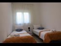 Apartmaji Ivo - free parking & BBQ: A1(6) Sinj - Riviera Split  - Apartma - A1(6): spalnica