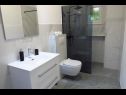 Apartmaji Ivo - free parking & BBQ: A1(6) Sinj - Riviera Split  - Apartma - A1(6): kopalnica s straniščem