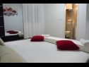 Apartmaji Ivo - free parking & BBQ: A1(6) Sinj - Riviera Split  - Apartma - A1(6): spalnica