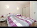 Apartmaji Snjezanal- in the center A1(4) Split - Riviera Split  - Apartma - A1(4): spalnica