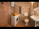 Apartmaji Zdrav - with big terrace: A1(4) Split - Riviera Split  - Apartma - A1(4): kopalnica s straniščem