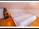 Apartmaji Mana - 250 m from sea: A1(6+2) Split - Riviera Split  - Apartma - A1(6+2): spalnica