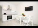 Apartmaji Anamarija - garden terrace : A1(4) Split - Riviera Split  - Apartma - A1(4): kuhinja in jedilnica
