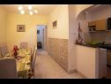 Apartmaji Brane - great location & garden terrace: A1(6+1) Split - Riviera Split  - Apartma - A1(6+1): kuhinja in jedilnica