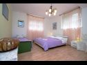 Apartmaji Brane - great location & garden terrace: A1(6+1) Split - Riviera Split  - Apartma - A1(6+1): spalnica