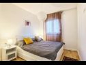Apartmaji Mendula - private garage: A1(2+2), A2(2+2) Split - Riviera Split  - Apartma - A1(2+2): spalnica