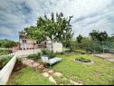 Hiša za počitnice Jasna - big garden: H(4+2) Srijane - Riviera Split  - Hrvaška  - dvorišče