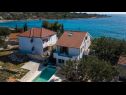 Hiša za počitnice Bože - 10m from the sea: H(10+2) Drvenik Mali (Otok Drvenik Mali) - Riviera Trogir  - Hrvaška  - hiša