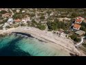 Hiša za počitnice Bože - 10m from the sea: H(10+2) Drvenik Mali (Otok Drvenik Mali) - Riviera Trogir  - Hrvaška  - plaža